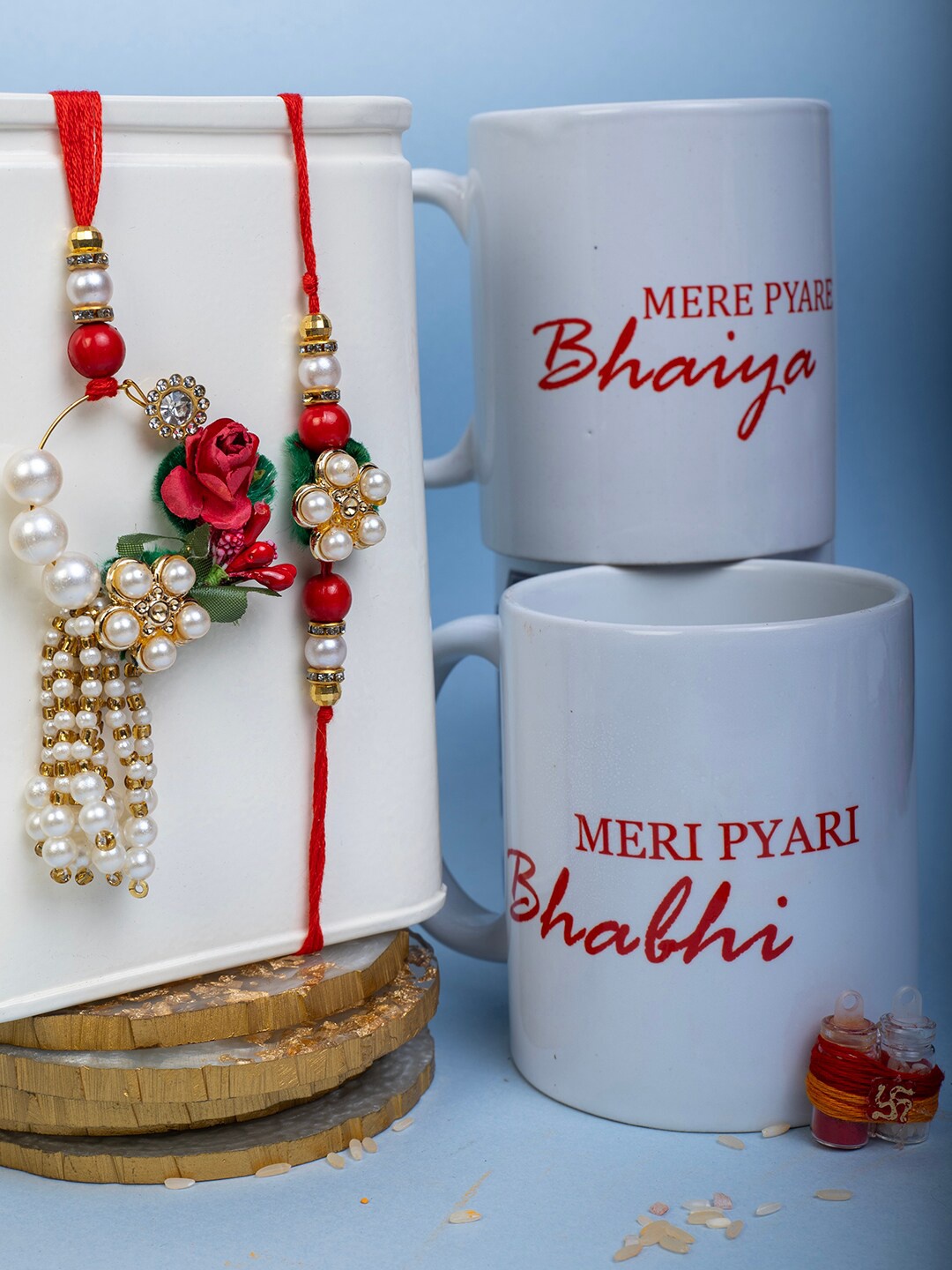 PANASH Set Of 2 Gold-Plated Floral Bhaiya Bhabhi Thread Rakhi with Mugs & Roli Chawal, Red
PANASH Set Of 2 Gold-Plated Floral Bhaiya Bhabhi Thread Rakhi with Mugs & Roli Chawal, Red