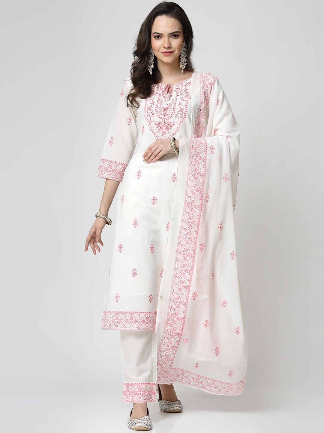 YELLOW CLOUD Floral Printed Mirror Work Pure Cotton Kurta with Trousers & With Dupatta, White
YELLOW CLOUD Floral Printed Mirror Work Pure Cotton Kurta with Trousers & With Dupatta, White