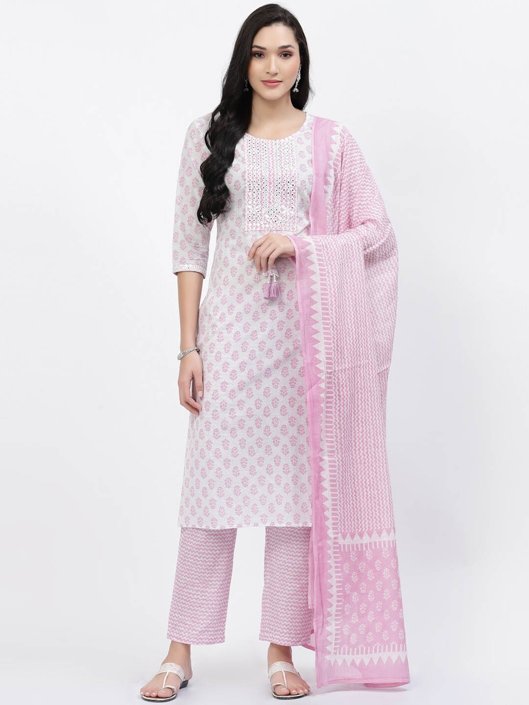 YELLOW CLOUD Ethnic Motifs Printed Mirror Work Pure Cotton Kurta With Trousers & Dupatta, Lavender
YELLOW CLOUD Ethnic Motifs Printed Mirror Work Pure Cotton Kurta With Trousers & Dupatta, Lavender