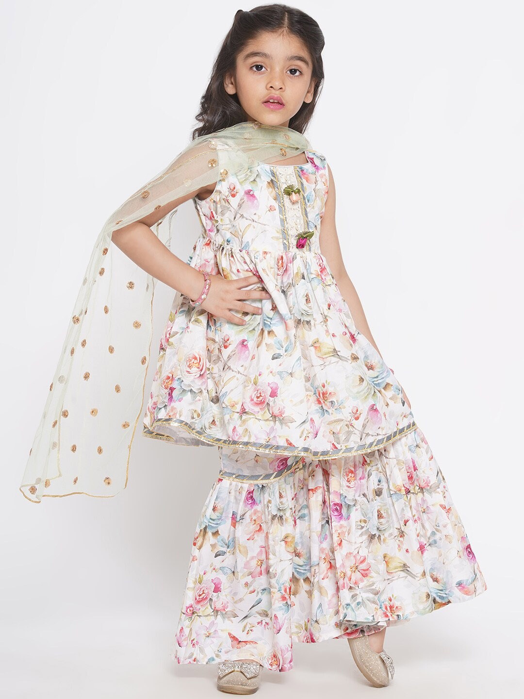 Little Bansi Girls Floral Printed Sequinned Empire Kurta With Sharara & Dupatta, Cream
Little Bansi Girls Floral Printed Sequinned Empire Kurta With Sharara & Dupatta, Cream
