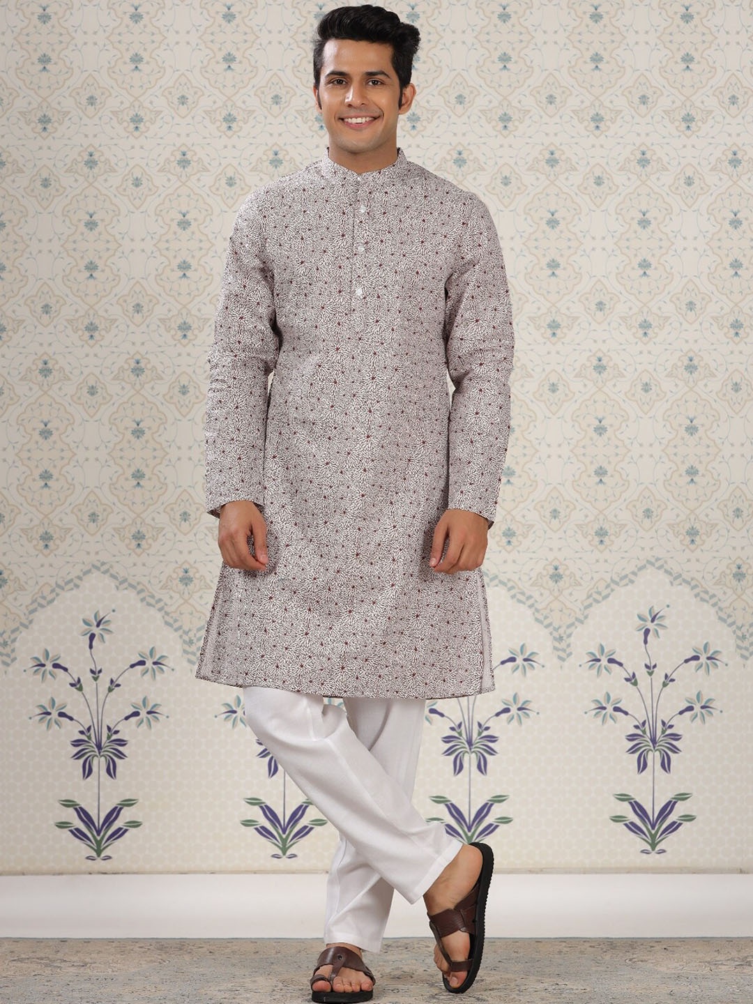 Ode by House of Pataudi Floral Printed Regular Pure Cotton Kurta With Pyjamas, Maroon
Ode by House of Pataudi Floral Printed Regular Pure Cotton Kurta With Pyjamas, Maroon