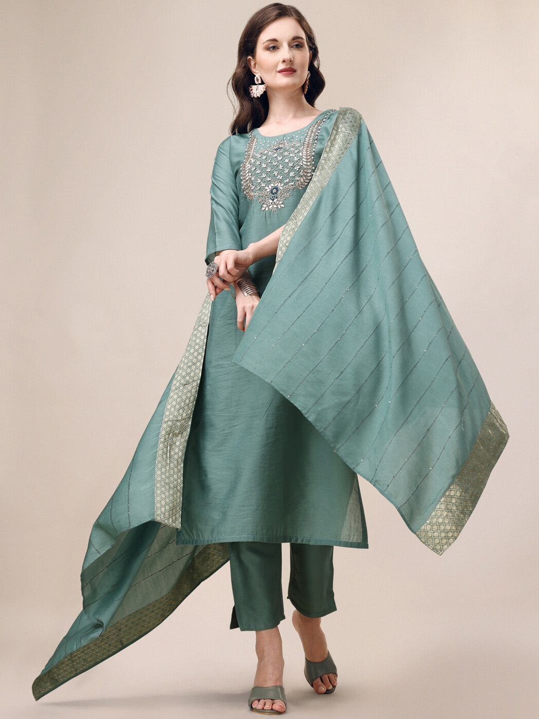 Berrylicious Women Green Floral Yoke Design Regular Thread Work Chanderi Cotton Kurta with Trousers & With
Berrylicious Women Green Floral Yoke Design Regular Thread Work Chanderi Cotton Kurta with Trousers & With