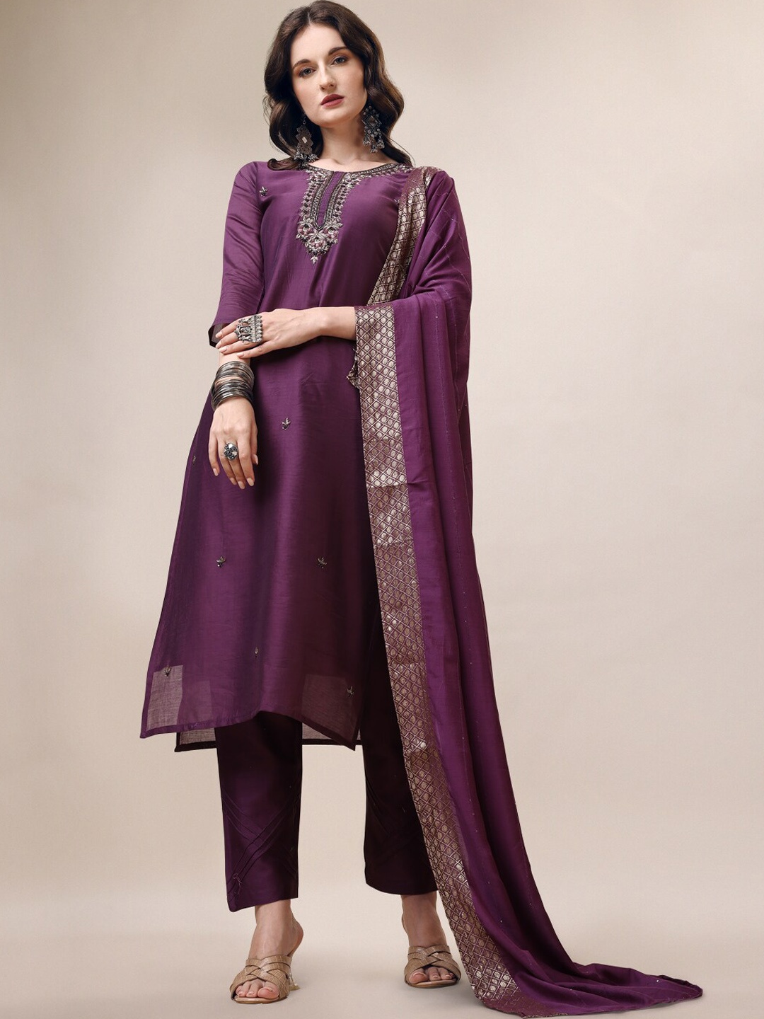 Berrylicious Beads & Stones Chanderi Cotton Straight Kurta & Trousers with Dupatta, Purple
Berrylicious Beads & Stones Chanderi Cotton Straight Kurta & Trousers with Dupatta, Purple