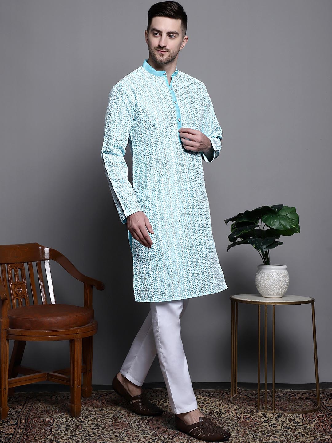 Jompers Floral Embroidered Sequinned Pure Cotton Straight Kurta With Pyjamas, Turquoise blue
Jompers Floral Embroidered Sequinned Pure Cotton Straight Kurta With Pyjamas, Turquoise blue