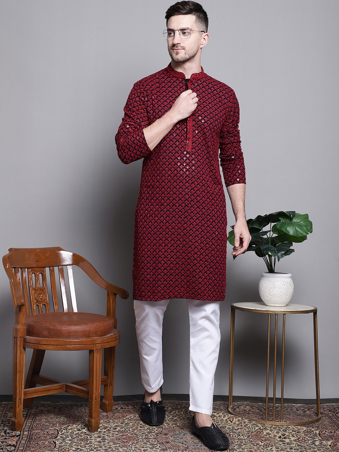 Jompers Geometric Self Design Sequinned Pure Cotton Kurta With Pyjamas, Black
Jompers Geometric Self Design Sequinned Pure Cotton Kurta With Pyjamas, Black