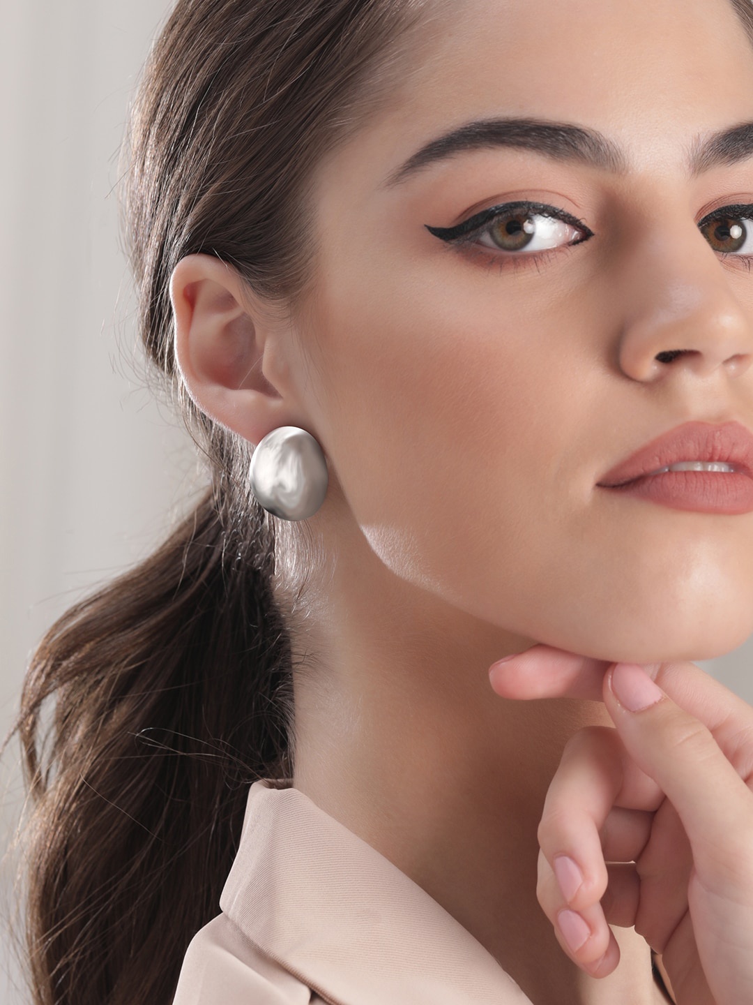 Rubans Voguish Rhodium Plated in Silver Tone Classic Round Stud Earrings and Elegant Design
Rubans Voguish Rhodium Plated in Silver Tone Classic Round Stud Earrings and Elegant Design