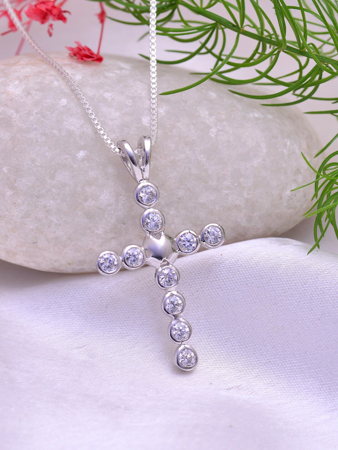 Abhooshan Unisex 925 Sterling Silver Holy Cross Shaped CZ-Studded Pendant With Chain
Abhooshan Unisex 925 Sterling Silver Holy Cross Shaped CZ-Studded Pendant With Chain