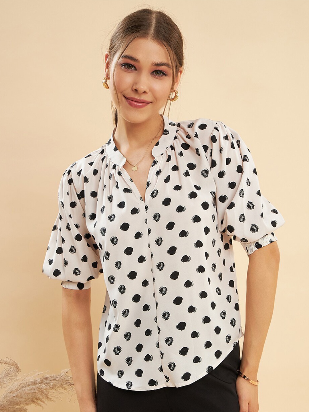 KASSUALLY Black Polka Dot Printed Mandarin Collar Puff Sleeve Crepe Shirt Style Top, White
KASSUALLY Black Polka Dot Printed Mandarin Collar Puff Sleeve Crepe Shirt Style Top, White