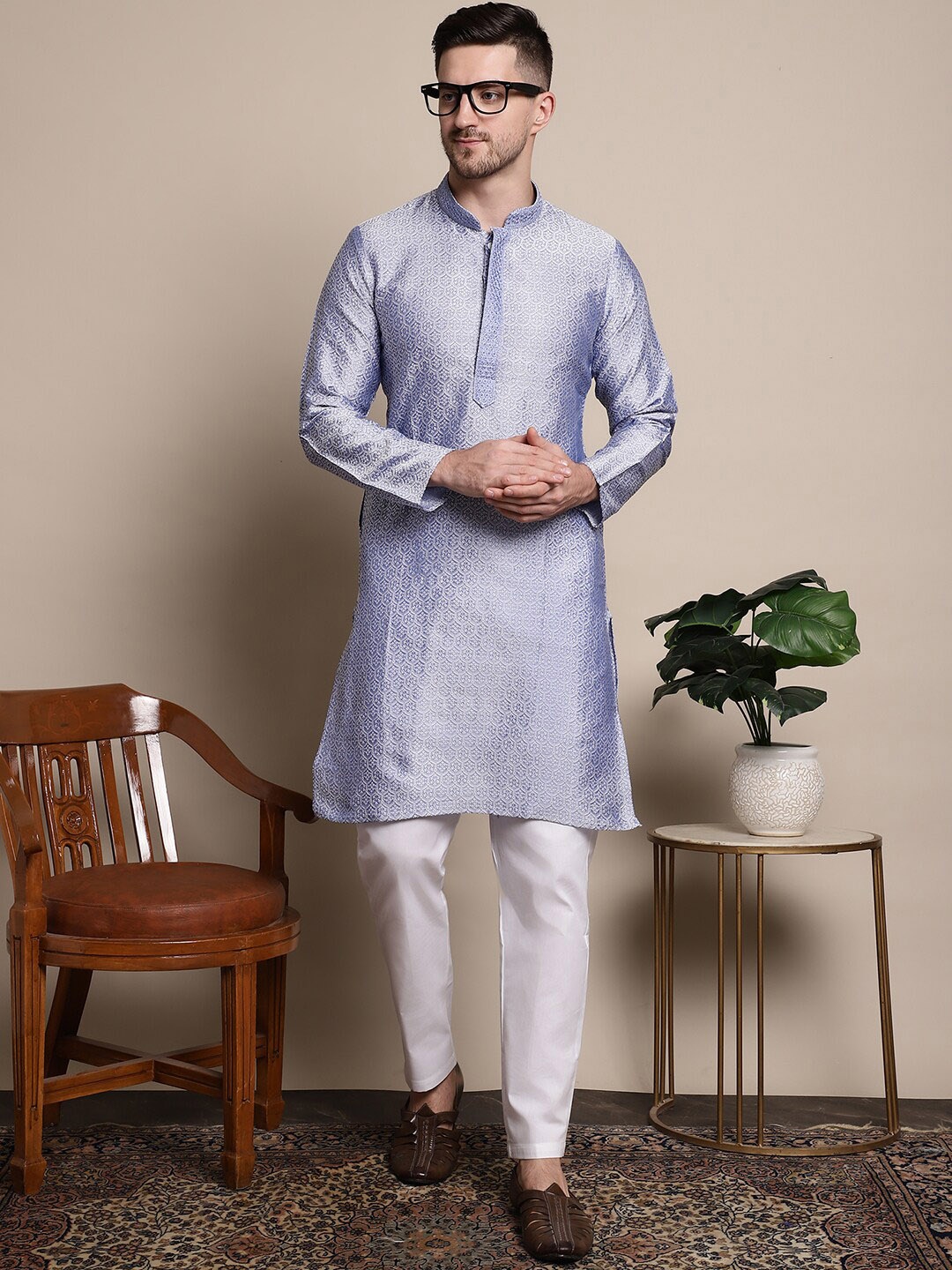 Anouk Floral Woven Design Mandarin Collar Thread Work Jacquard Cotton Silk Kurta, Blue
Anouk Floral Woven Design Mandarin Collar Thread Work Jacquard Cotton Silk Kurta, Blue