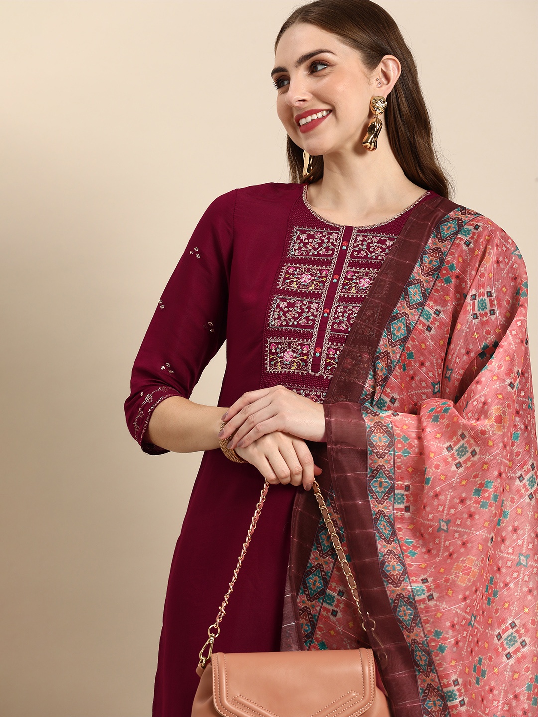 all about you Women Floral Embroidered Regular Kurta with Trousers & With Dupatta, Maroon
all about you Women Floral Embroidered Regular Kurta with Trousers & With Dupatta, Maroon