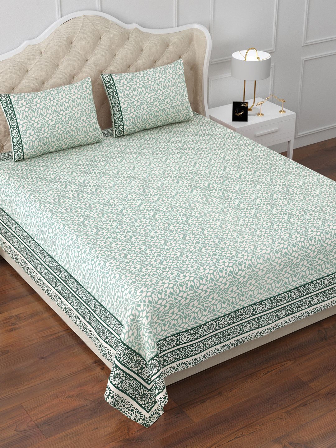 Aapno Rajasthan Teal & White Floral Cotton 144 TC King Bedsheet with 2 Pillow Covers
Aapno Rajasthan Teal & White Floral Cotton 144 TC King Bedsheet with 2 Pillow Covers