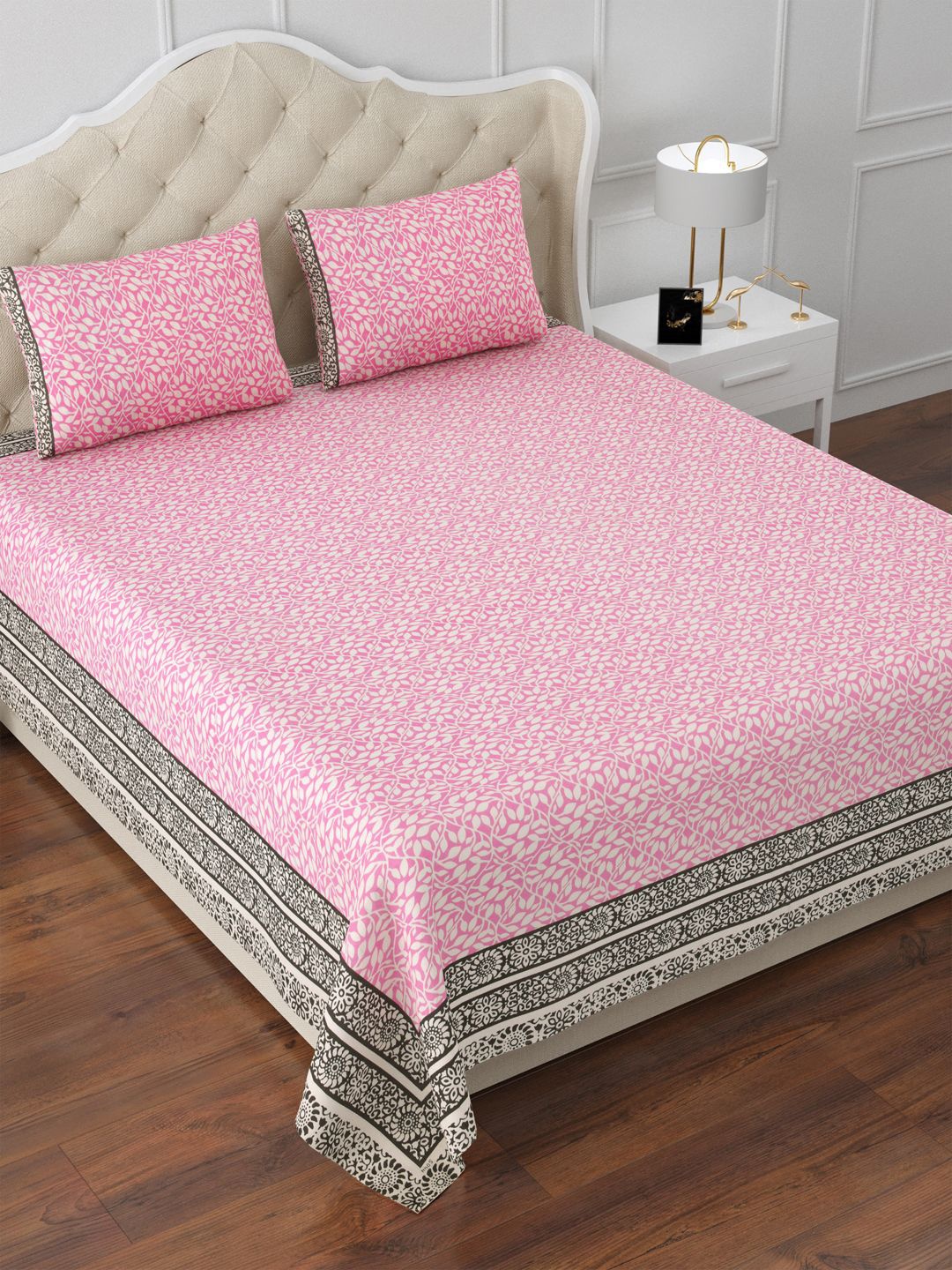 Aapno Rajasthan Pink & Black Ethnic Motifs Cotton 144 TC King Bedsheet & 2 Pillow Covers
Aapno Rajasthan Pink & Black Ethnic Motifs Cotton 144 TC King Bedsheet & 2 Pillow Covers