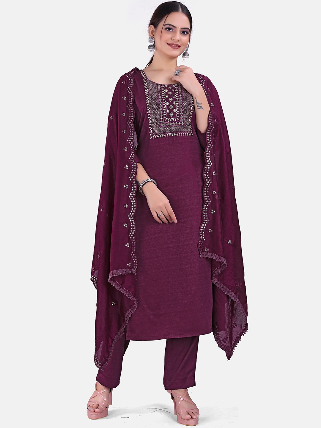 Pari THE FASHION STUDIO Ethnic Motifs Yoke Design Kurta with Trousers & Dupatta, Purple
Pari THE FASHION STUDIO Ethnic Motifs Yoke Design Kurta with Trousers & Dupatta, Purple
