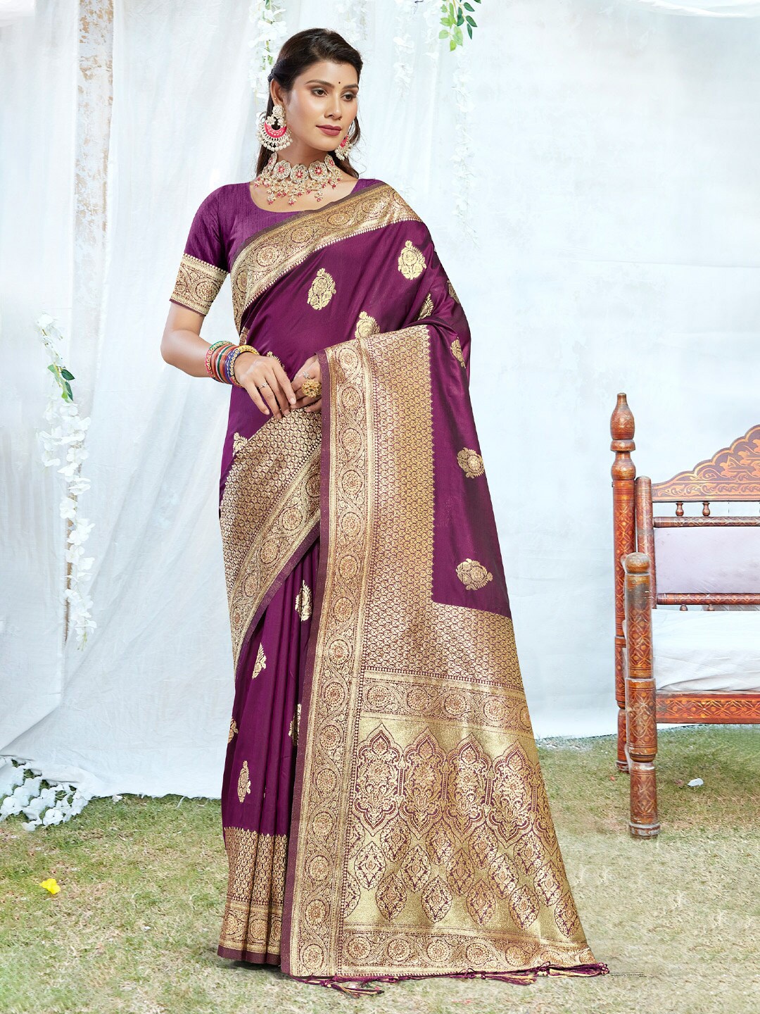 Mitera Purple & Gold-Toned Ethnic Motifs Woven Design Zari Pure Silk Banarasi Saree
Mitera Purple & Gold-Toned Ethnic Motifs Woven Design Zari Pure Silk Banarasi Saree