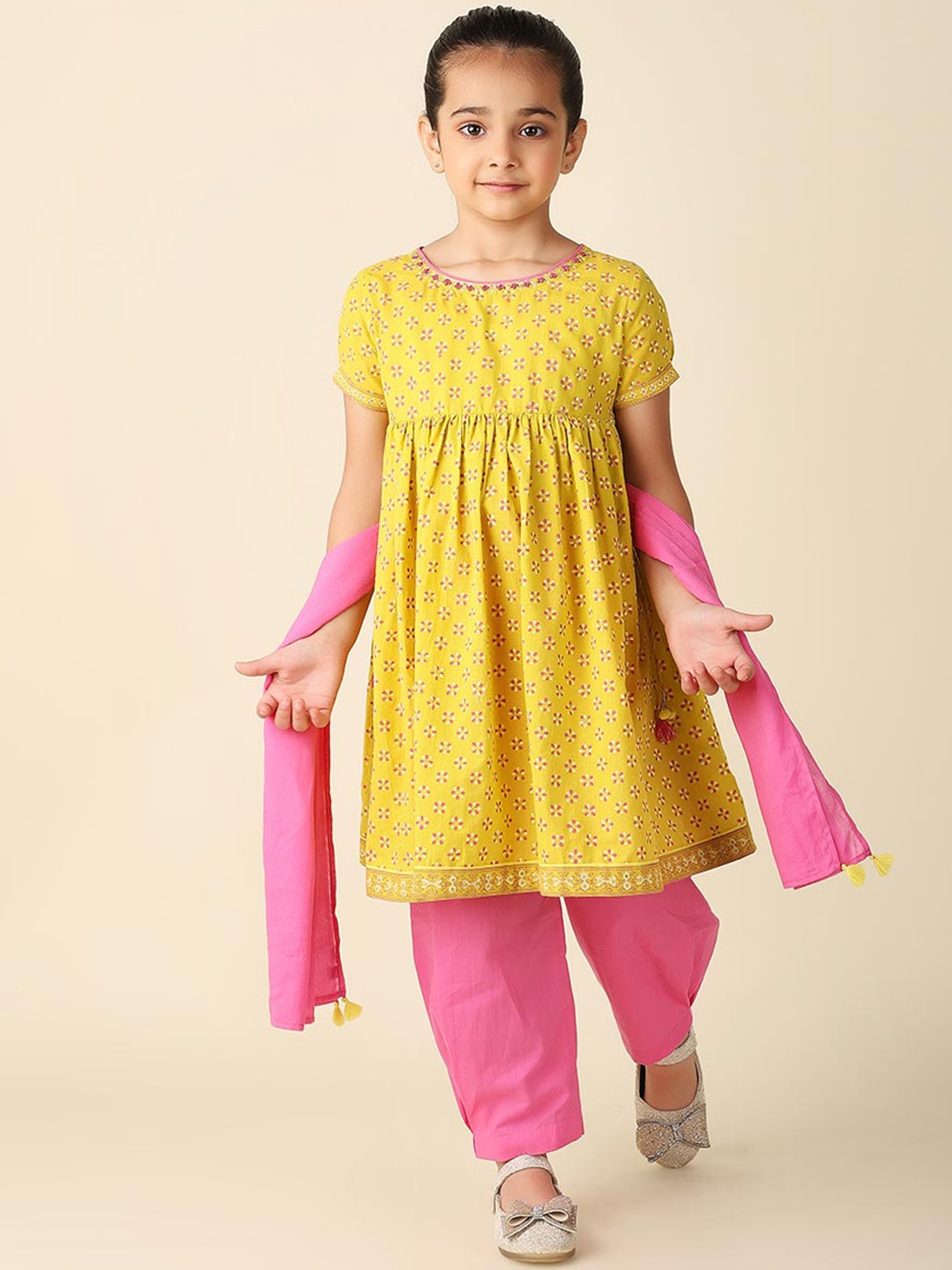 Fabindia Girls Ethnic Motifs Printed Regular Pure Cotton Kurta with Salwar & With Dupatta, Yellow
Fabindia Girls Ethnic Motifs Printed Regular Pure Cotton Kurta with Salwar & With Dupatta, Yellow