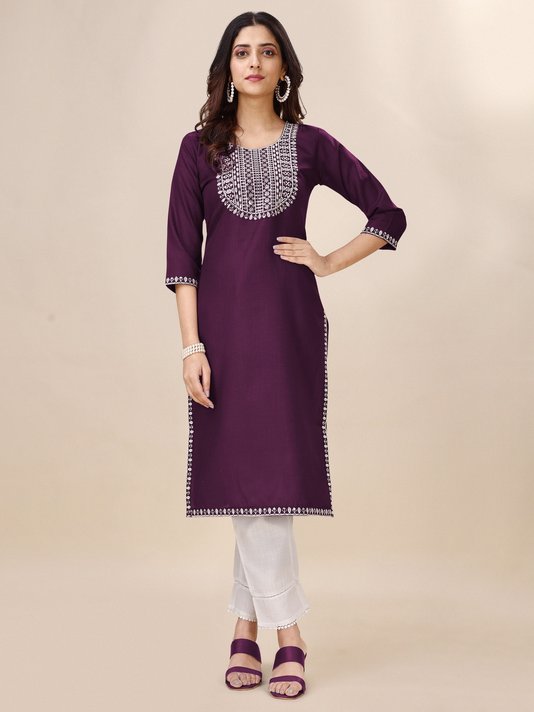 GOROLY Ethnic Motifs Yoke Design Thread Work Round Neck Straight Cotton Kurta, Purple
GOROLY Ethnic Motifs Yoke Design Thread Work Round Neck Straight Cotton Kurta, Purple