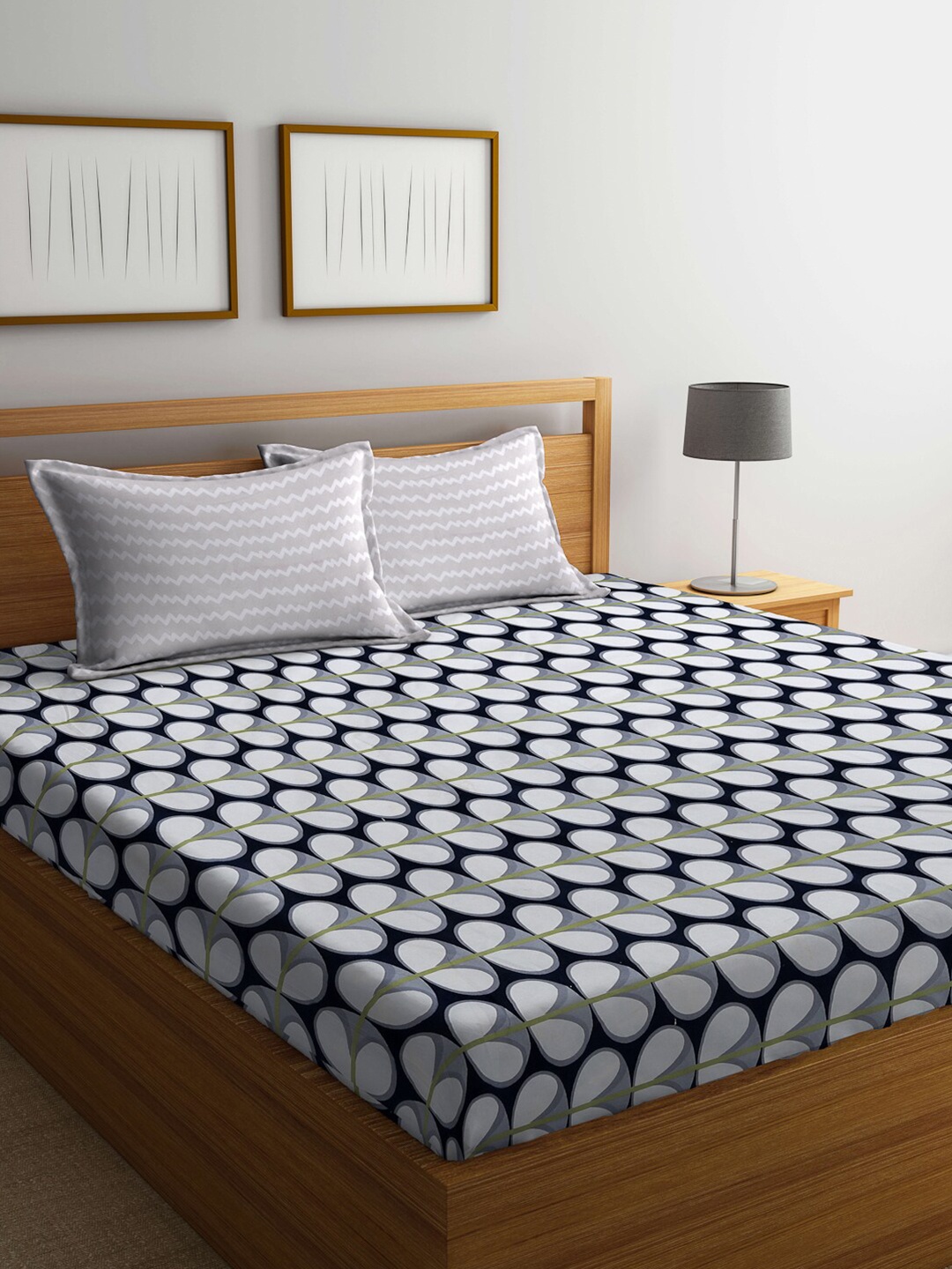 KLOTTHE Black & Gray Geometric Printed 300 TC Double Bedsheet With 2 Pillow Covers
KLOTTHE Black & Gray Geometric Printed 300 TC Double Bedsheet With 2 Pillow Covers