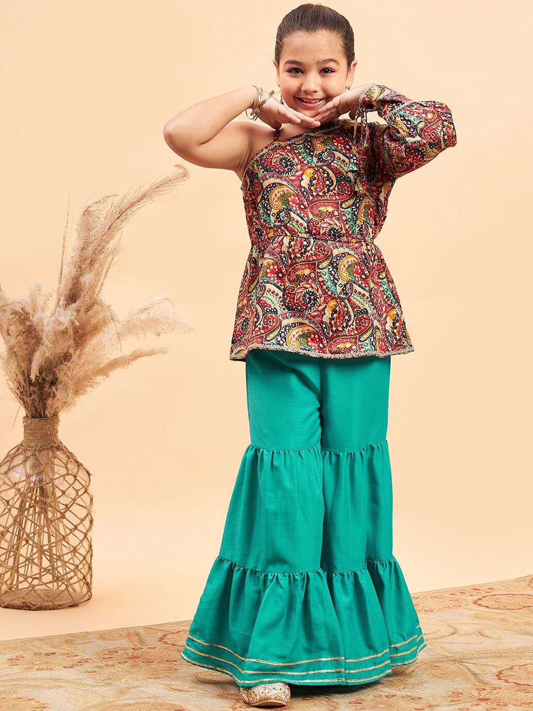 Stylo Bug Girls Ethnic Motifs Printed One-Shoulder Pure Cotton Kurti with Sharara, Green
Stylo Bug Girls Ethnic Motifs Printed One-Shoulder Pure Cotton Kurti with Sharara, Green