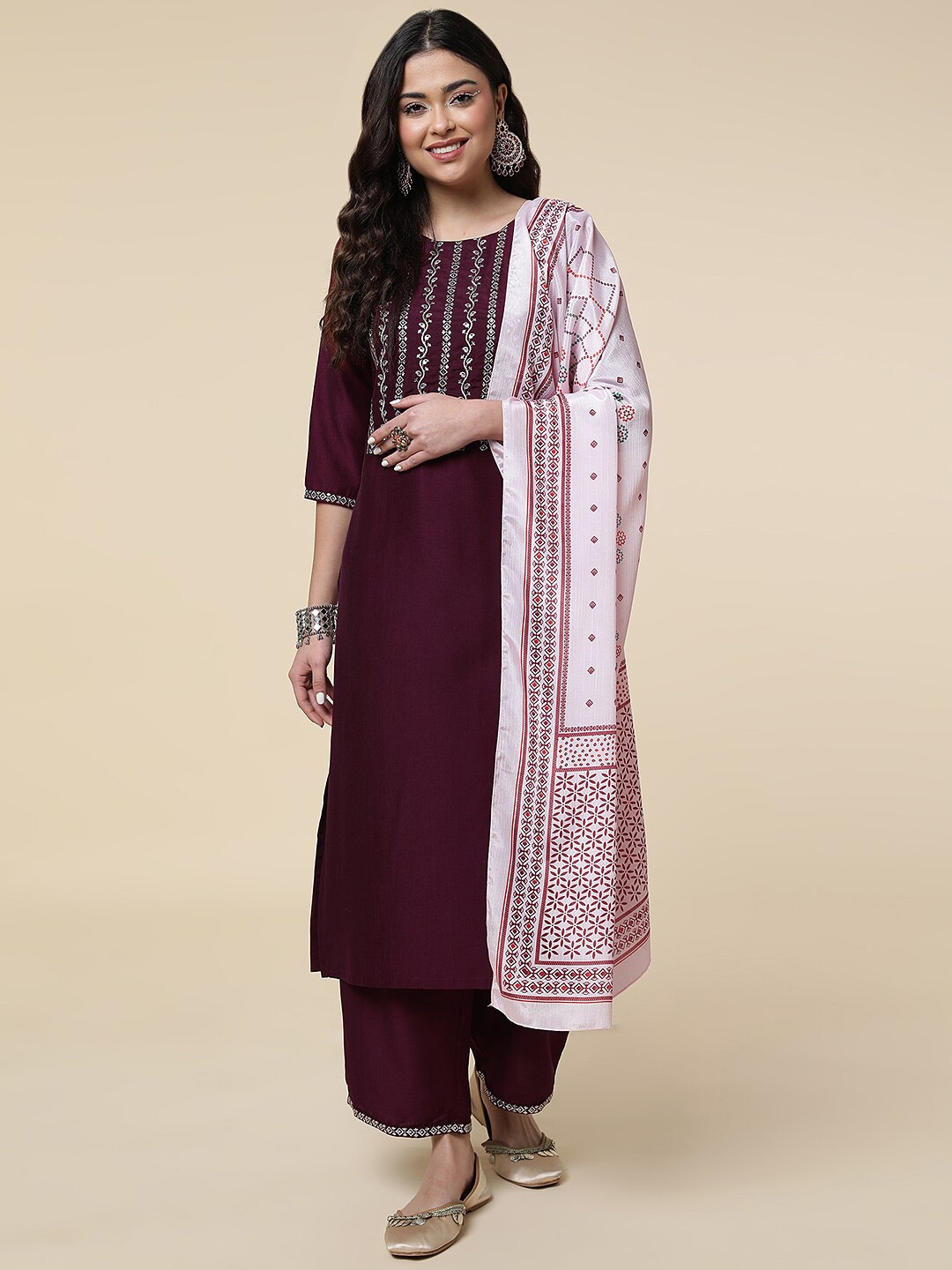 J Turritopsis Ethnic Motifs Yoke Design Regular Thread Work Kurta With Palazzos & Dupatta, Maroon
J Turritopsis Ethnic Motifs Yoke Design Regular Thread Work Kurta With Palazzos & Dupatta, Maroon