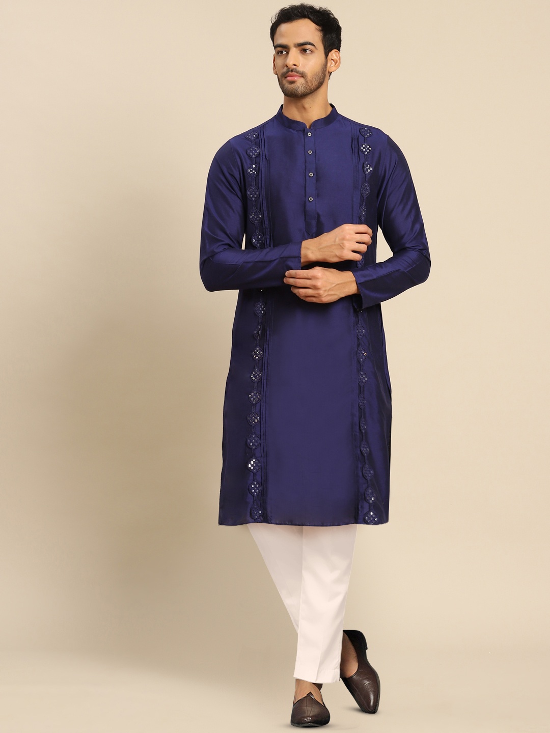 KISAH Geometric Embroidered Mandarin Collar Mirror Work Kurta With Trousers, Navy blue
KISAH Geometric Embroidered Mandarin Collar Mirror Work Kurta With Trousers, Navy blue
