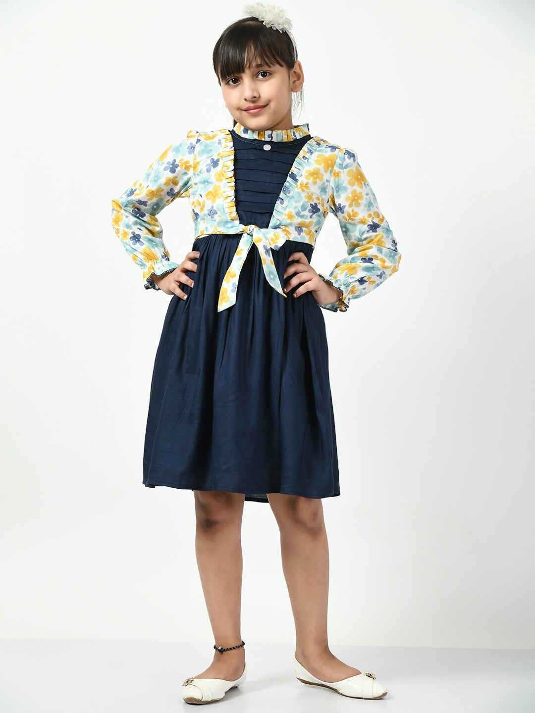 Bella Moda Girls Floral Printed High Neck Gathered Cotton Fit & Flare Dress With Jacket, Navy blue
Bella Moda Girls Floral Printed High Neck Gathered Cotton Fit & Flare Dress With Jacket, Navy blue