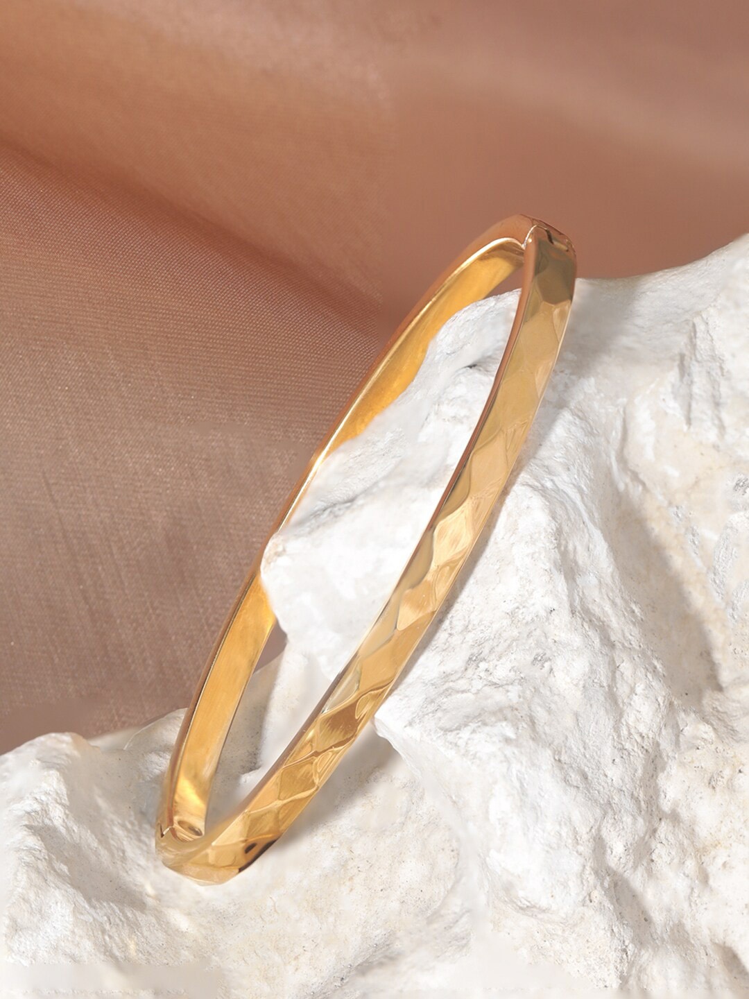 Rubans Voguish 22K Gold plated Stainless Steel Waterproof Textured Tarnish free Bracelet
Rubans Voguish 22K Gold plated Stainless Steel Waterproof Textured Tarnish free Bracelet