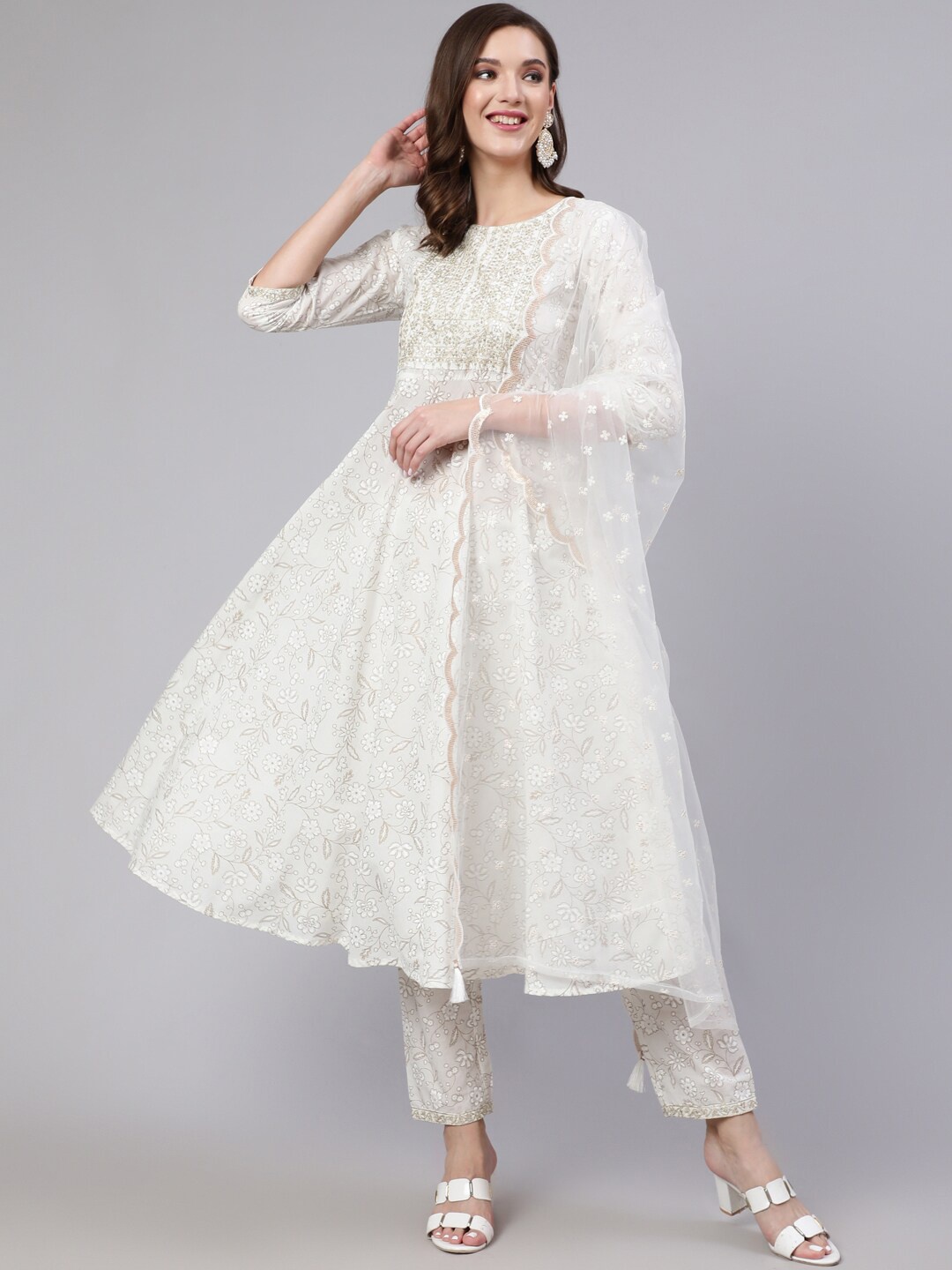 Nayo Round Neck White Floral Printed Sequinned Yoke Design Kurta & Trousers With Dupatta
Nayo Round Neck White Floral Printed Sequinned Yoke Design Kurta & Trousers With Dupatta