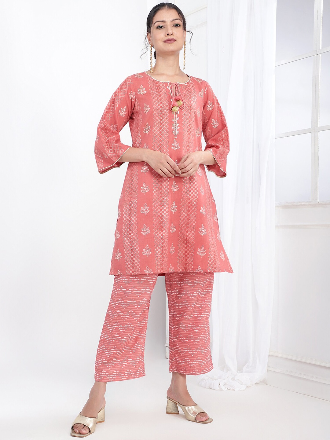 Bani Women Round Neck Ethnic Motif Printed Flared Sleeve Kurti With Trousers, Peach
Bani Women Round Neck Ethnic Motif Printed Flared Sleeve Kurti With Trousers, Peach