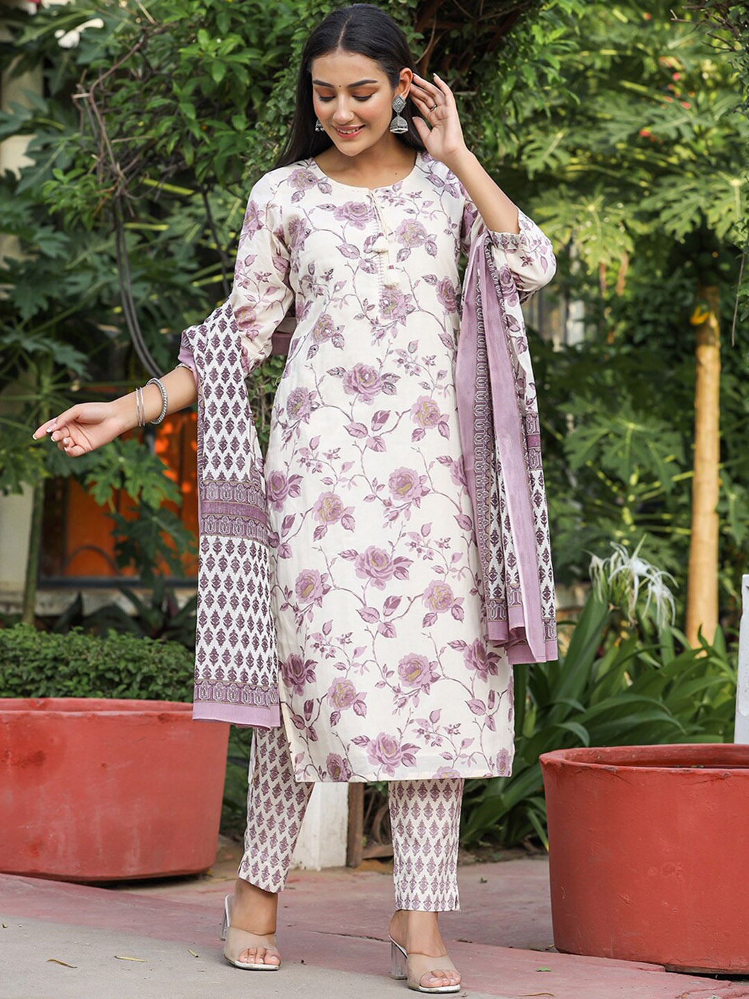 KAAJH Floral Printed Mirror Work Straight Pure Cotton Kurta & Trousers with Dupatta, White
KAAJH Floral Printed Mirror Work Straight Pure Cotton Kurta & Trousers with Dupatta, White