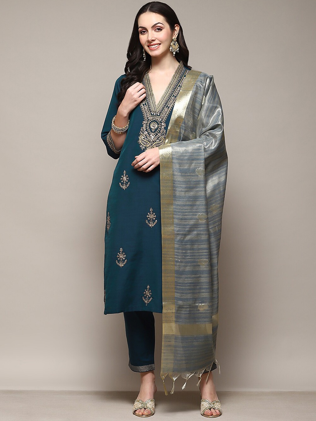 Biba Ethnic Motifs Embroidered Sequinned Detailed Straight Kurta & Trousers with Dupatta, Teal
Biba Ethnic Motifs Embroidered Sequinned Detailed Straight Kurta & Trousers with Dupatta, Teal
