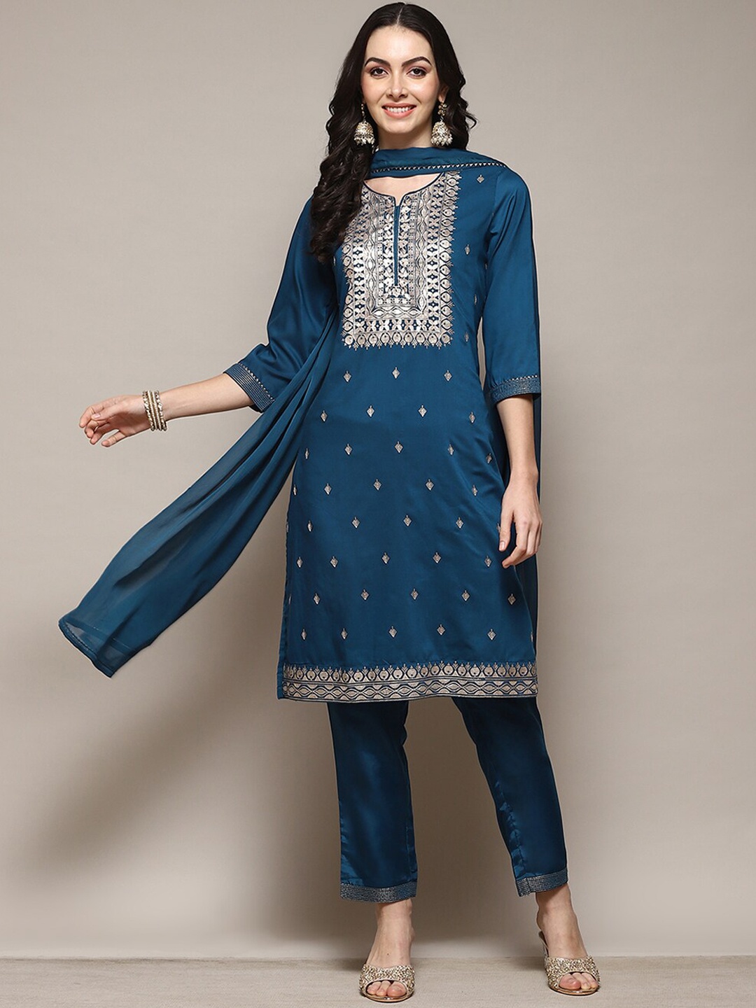 Biba Ethnic Motifs Embroidered Sequinned Detailed Straight Kurta & Trousers with Dupatta, Blue
Biba Ethnic Motifs Embroidered Sequinned Detailed Straight Kurta & Trousers with Dupatta, Blue
