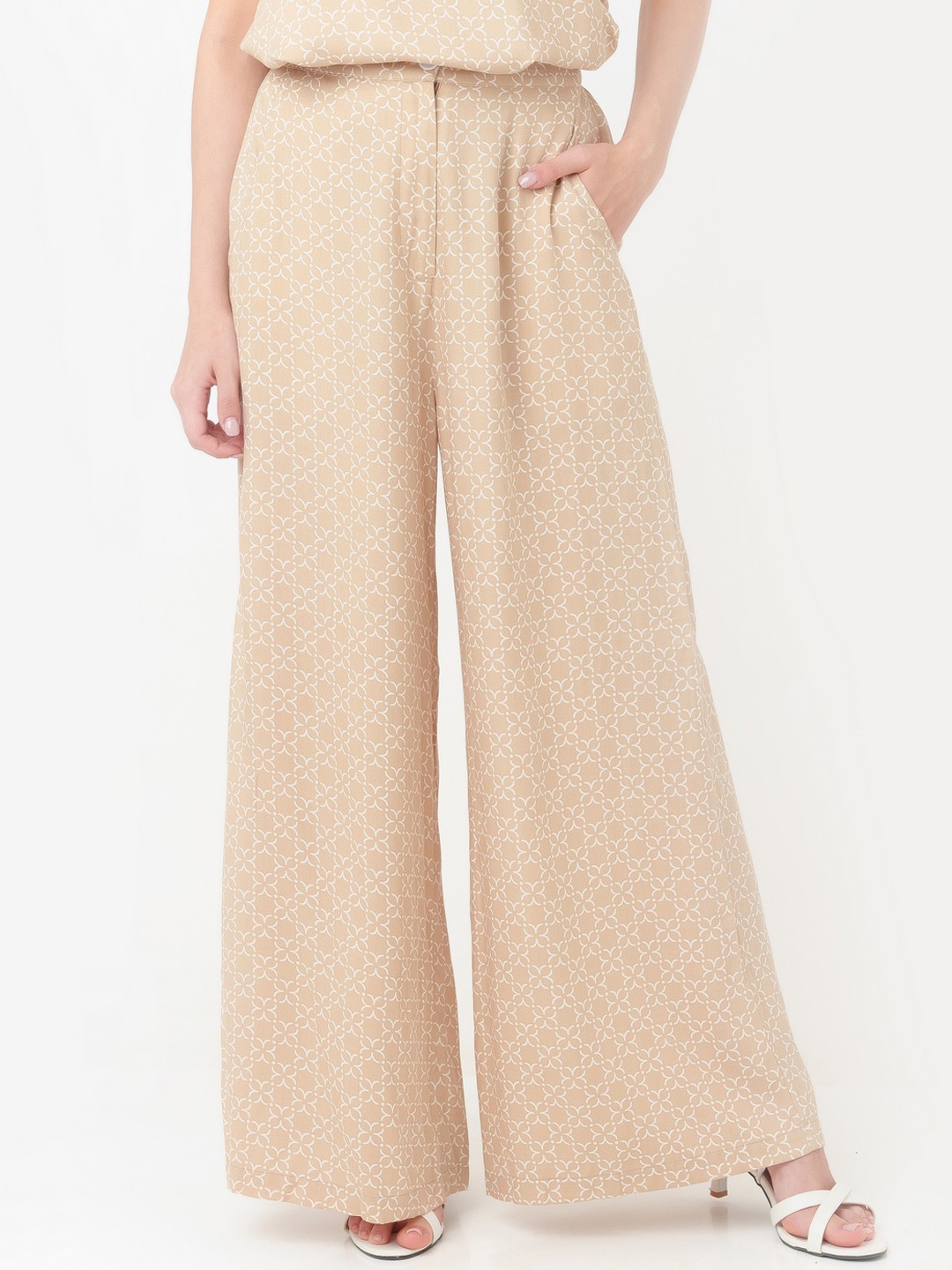 Zink London Women Ethnic Motifs Printed High Rise Plain Parallel Trousers, Beige
Zink London Women Ethnic Motifs Printed High Rise Plain Parallel Trousers, Beige