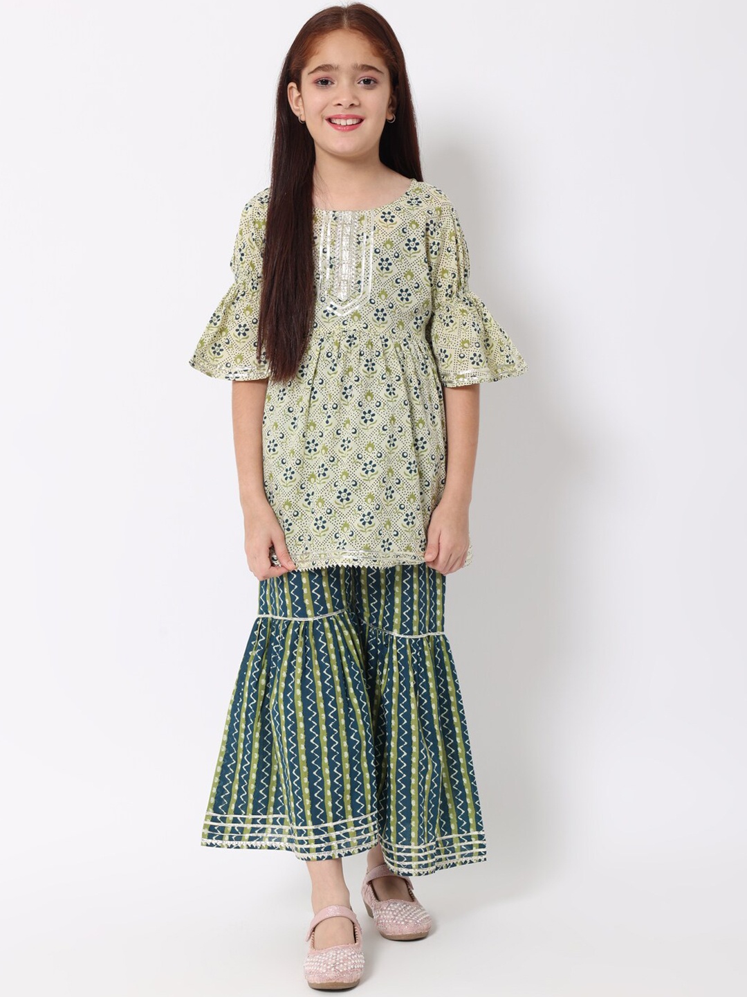 Readiprint Girls Floral Printed Bell Sleeve Pleated Gotta Patti Cotton Kurta Set, Green
Readiprint Girls Floral Printed Bell Sleeve Pleated Gotta Patti Cotton Kurta Set, Green