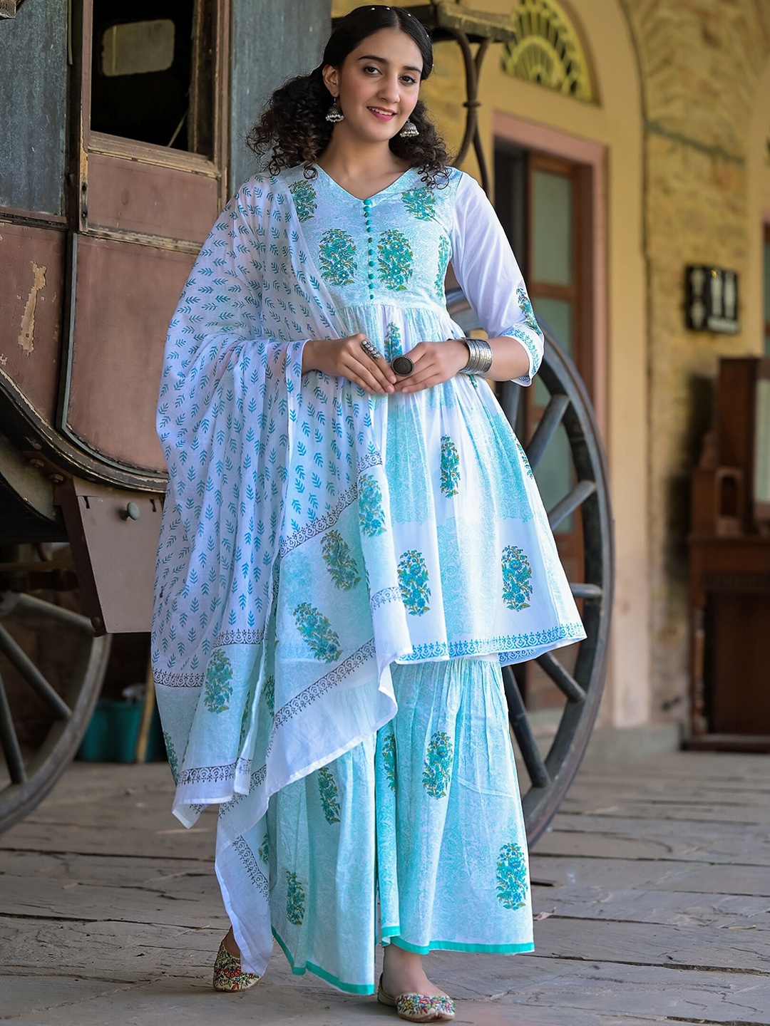 METRO-FASHION Floral Printed Regular Pure Cotton Kurta & Sharara With Dupatta, Green
METRO-FASHION Floral Printed Regular Pure Cotton Kurta & Sharara With Dupatta, Green