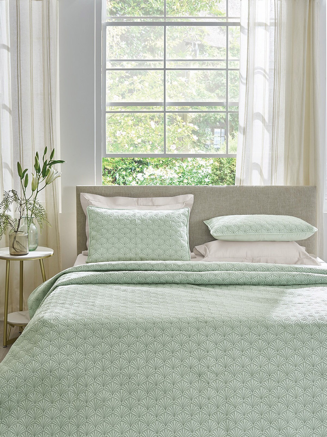 DDecor Green Floral Pure Cotton 210 GSM King Bed Comforter With Pillow Covers