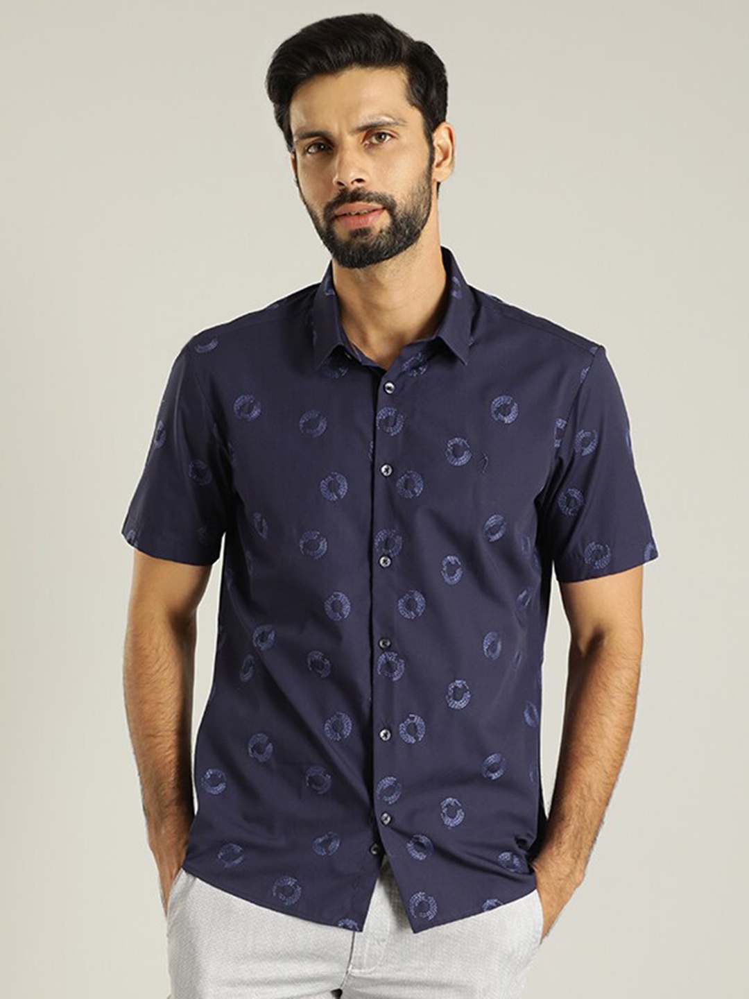 Indian Terrain Classic Slim Fit Conversational Printed Pure Cotton Casual Shirt, Navy blue
Indian Terrain Classic Slim Fit Conversational Printed Pure Cotton Casual Shirt, Navy blue