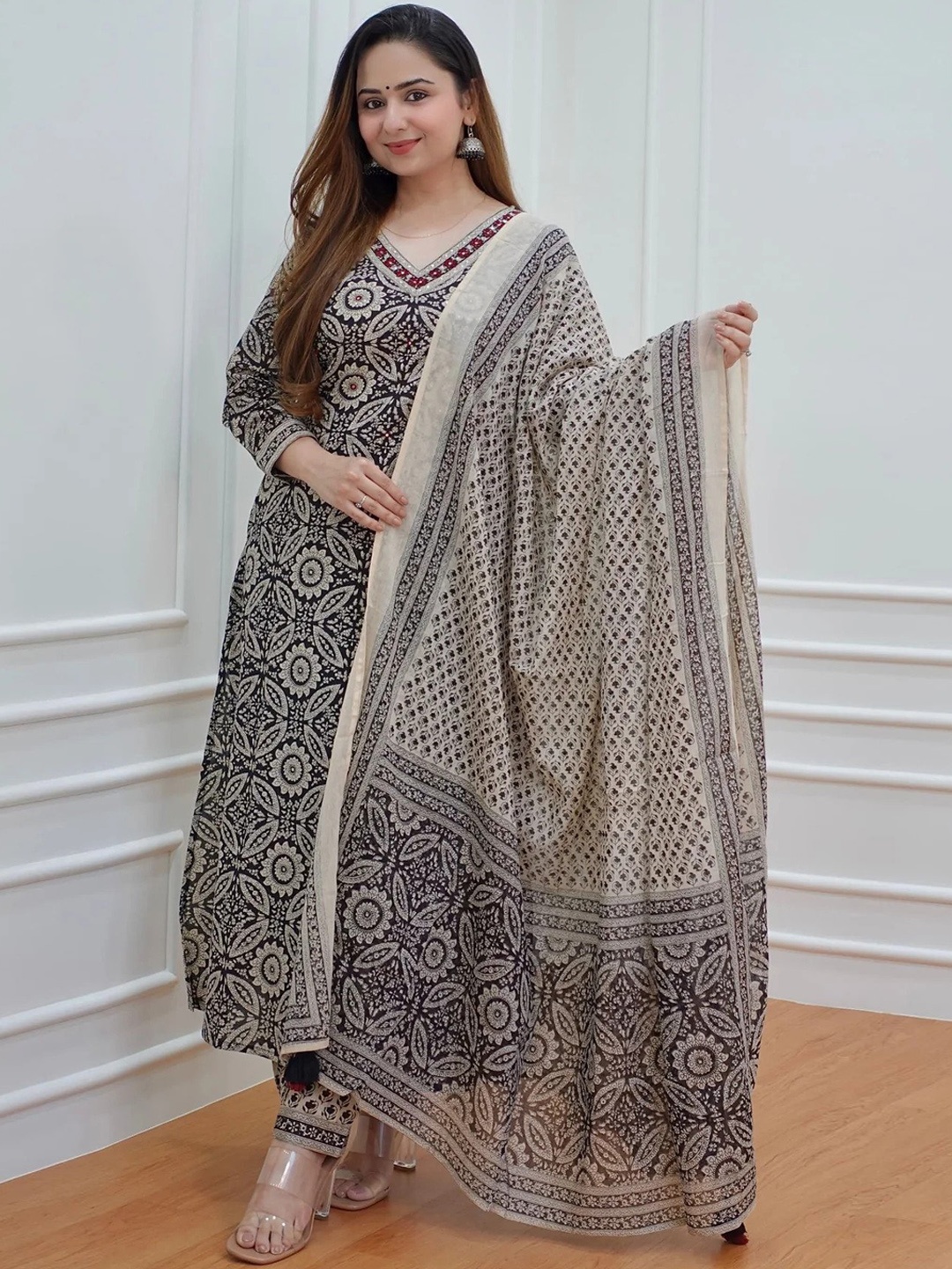 KALINI Floral Printed Sequinned Detail Pure Cotton A-Line Kurta & Trousers With Dupatta, Black
KALINI Floral Printed Sequinned Detail Pure Cotton A-Line Kurta & Trousers With Dupatta, Black