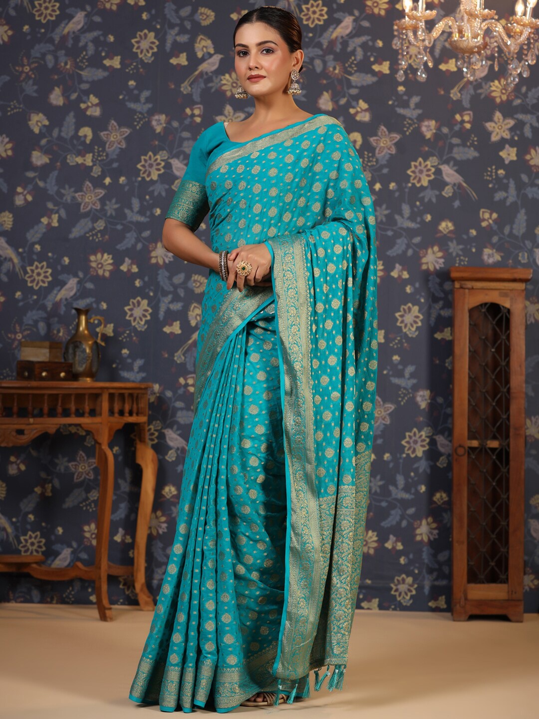 House of Pataudi Ethnic Motifs Woven Design Zari Pure Georgette Kanjeevaram Saree, Turquoise blue
House of Pataudi Ethnic Motifs Woven Design Zari Pure Georgette Kanjeevaram Saree, Turquoise blue