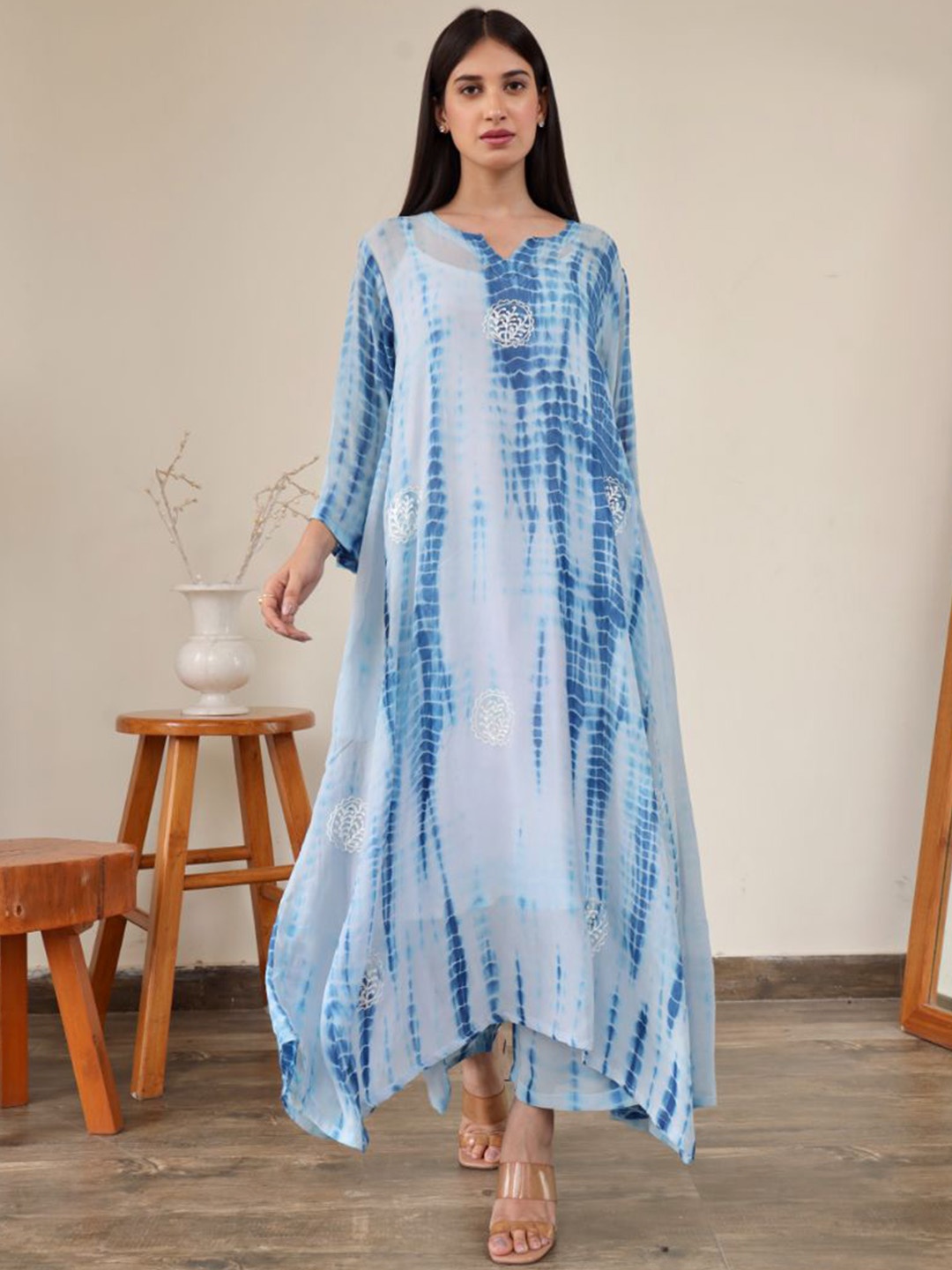 ASRUMO Shibori Dyed Asymmetric Hem Georgette A-Line Kurta With Trousers & Dupatta, Blue
ASRUMO Shibori Dyed Asymmetric Hem Georgette A-Line Kurta With Trousers & Dupatta, Blue