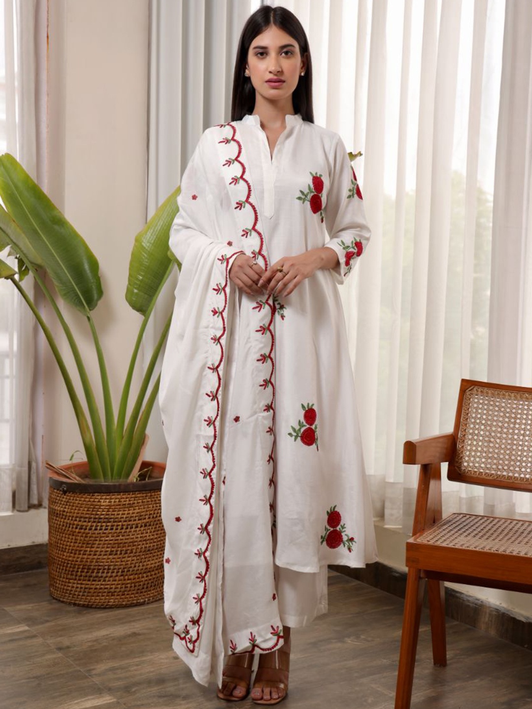 ASRUMO Floral Embroidered Mandarin Collar A-line Kurta With Trousers & Dupatta, White
ASRUMO Floral Embroidered Mandarin Collar A-line Kurta With Trousers & Dupatta, White