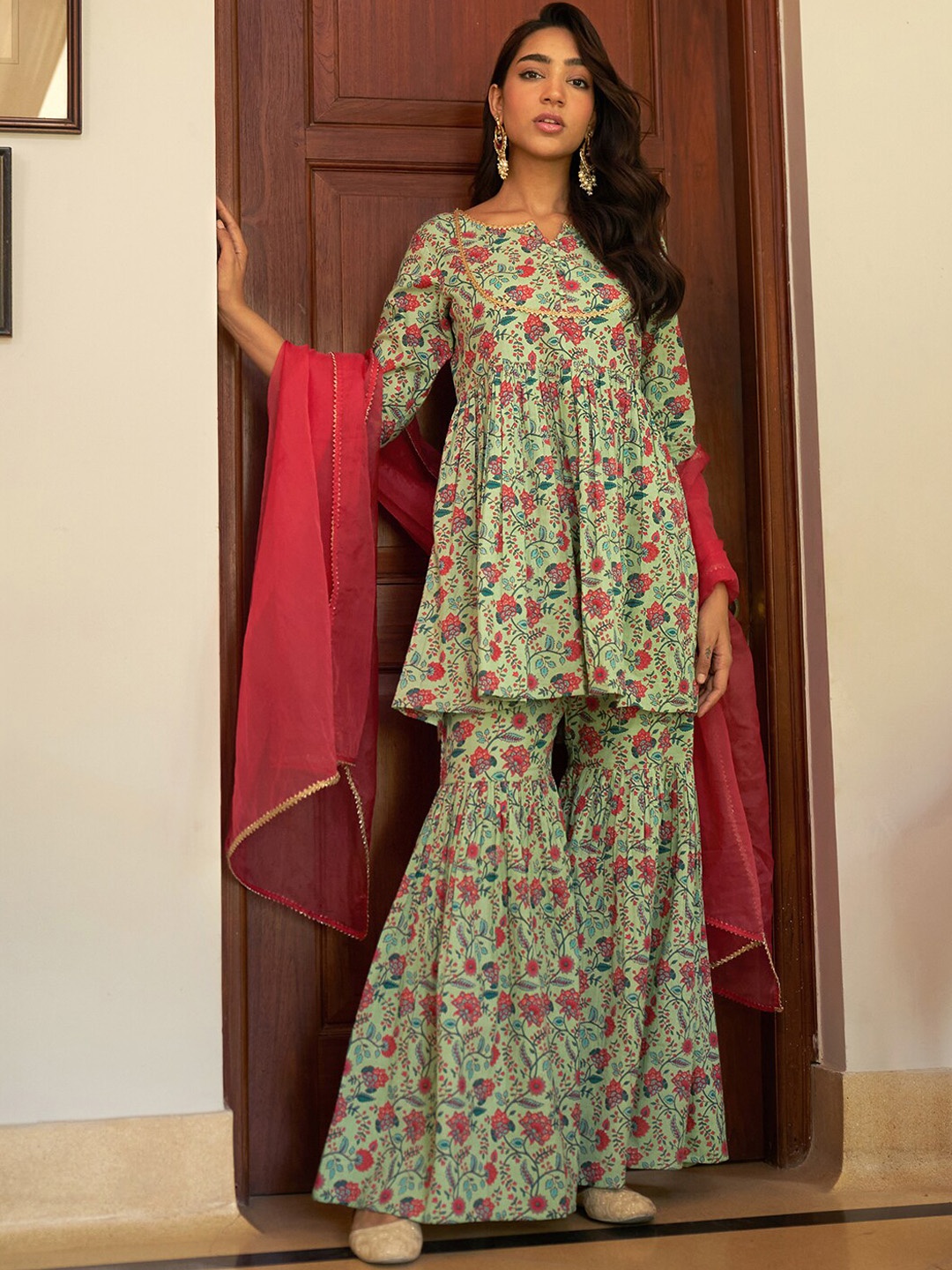 Janasya Women Green Floral Printed Gotta Patti Pure Cotton Kurta with Sharara And Dupatta
Janasya Women Green Floral Printed Gotta Patti Pure Cotton Kurta with Sharara And Dupatta