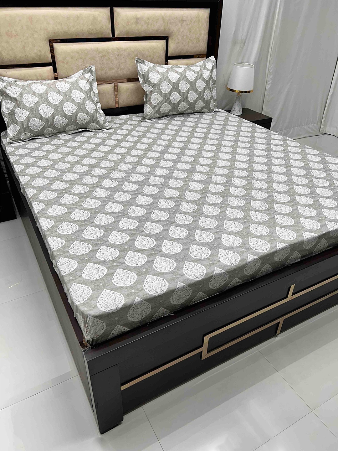 Pure Decor Villa Grey & White Ethnic Motifs Printed Pure Cotton 400 TC King Bedsheet Set
Pure Decor Villa Grey & White Ethnic Motifs Printed Pure Cotton 400 TC King Bedsheet Set