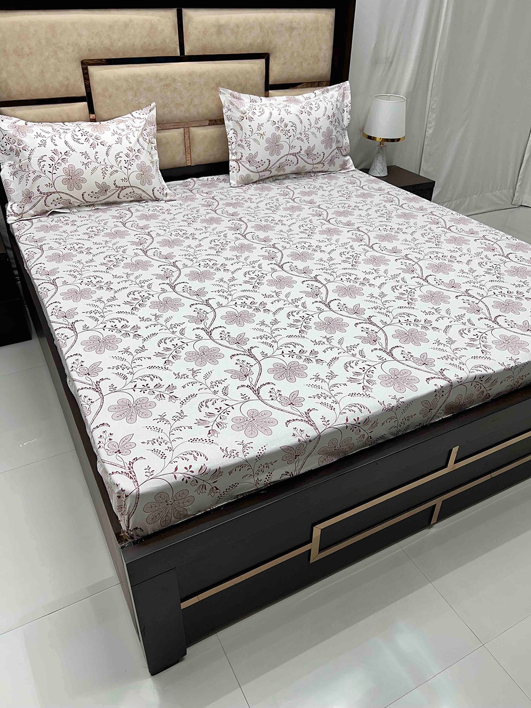 Pure Decor Villa White & Maroon Floral Cotton 400 TC King Bedsheet With 2 Pillow Covers
Pure Decor Villa White & Maroon Floral Cotton 400 TC King Bedsheet With 2 Pillow Covers