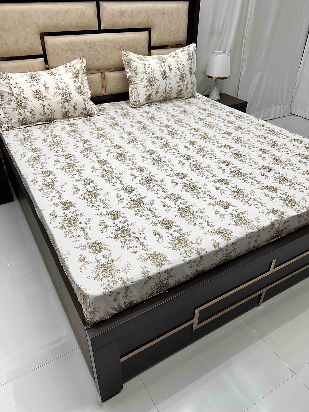 Pure Decor Villa White & Brown Printed Cotton 400 TC King Bedsheet with 2 Pillow Covers
Pure Decor Villa White & Brown Printed Cotton 400 TC King Bedsheet with 2 Pillow Covers