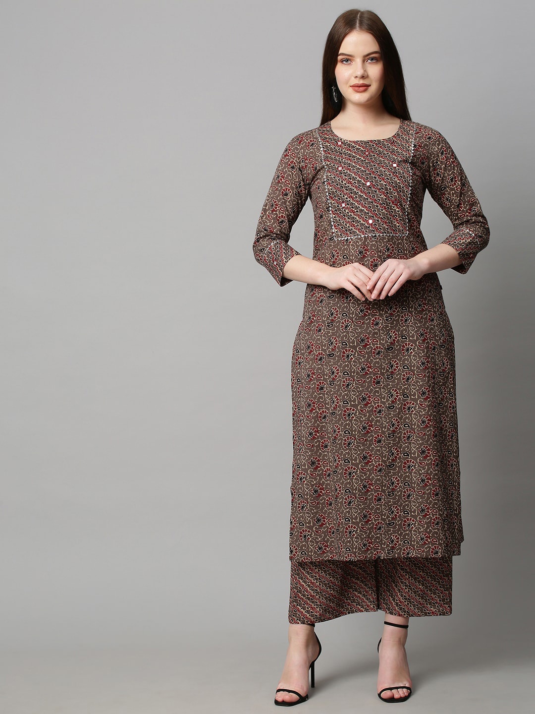 Bollyclues Ethnic Motifs Printed Pure Cotton Gotta Patti Regular Kurta with Palazzos, Brown
Bollyclues Ethnic Motifs Printed Pure Cotton Gotta Patti Regular Kurta with Palazzos, Brown