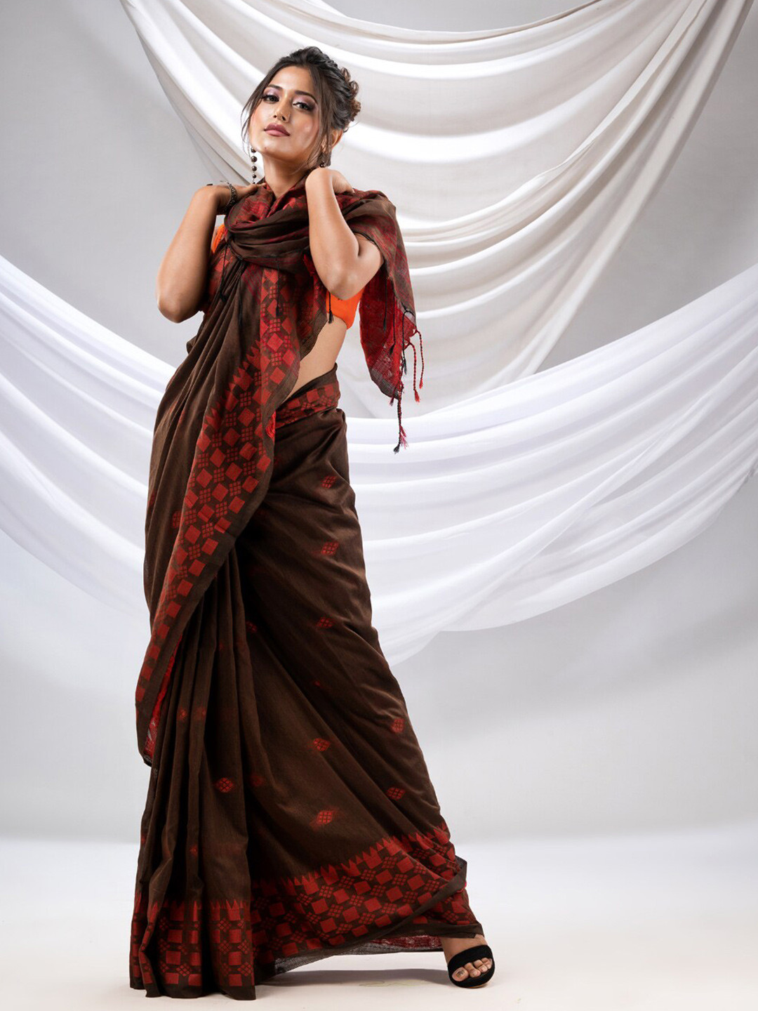 Charukriti Ethnic Motifs Woven Design Pure Cotton Saree, Brown 
Charukriti Ethnic Motifs Woven Design Pure Cotton Saree, Brown