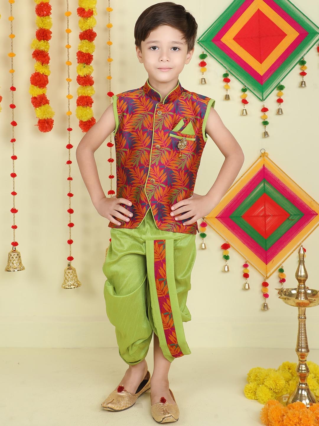 BAESD Boys Mandarin Collar Floral Woven Design Regular Kurta with Dhoti Pants, Green
BAESD Boys Mandarin Collar Floral Woven Design Regular Kurta with Dhoti Pants, Green