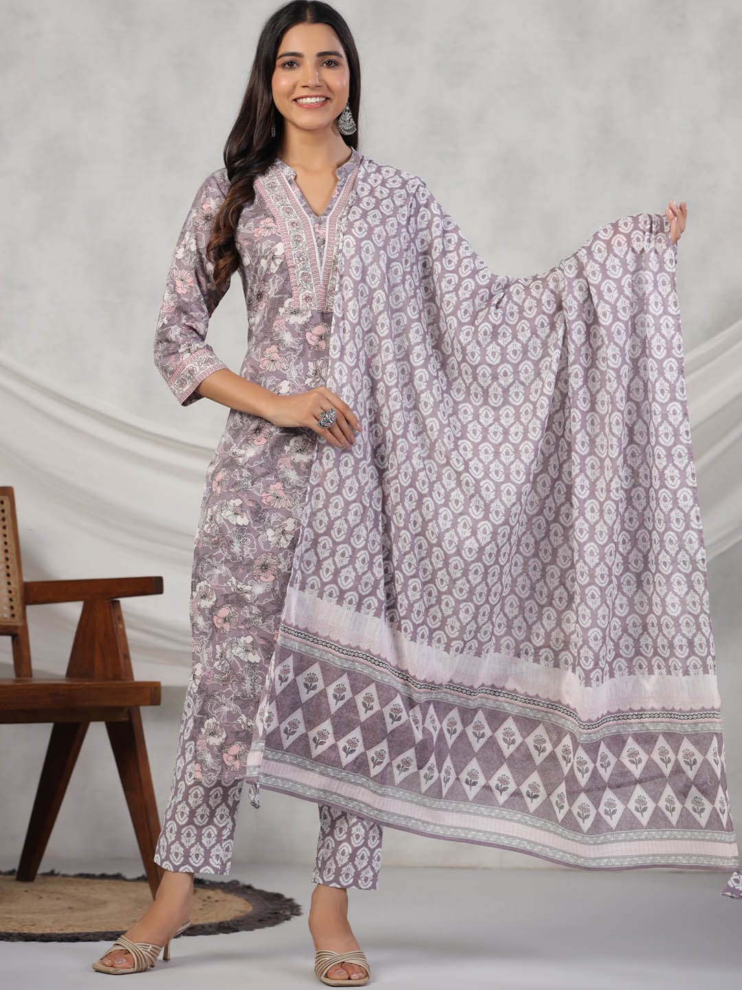 RangDeep Floral Printed Regular Beads and Stones Pure Cotton Kurta With Pyjamas & Dupatta, Pink
RangDeep Floral Printed Regular Beads and Stones Pure Cotton Kurta With Pyjamas & Dupatta, Pink