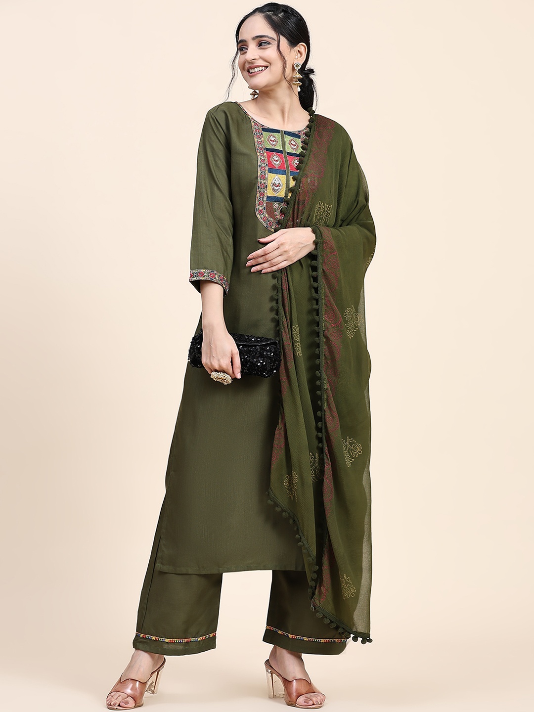 Nimidiya Ethnic Motifs Yoke Design Thread Work Pure Cotton Kurta With Palazzos & Dupatta, Olive
Nimidiya Ethnic Motifs Yoke Design Thread Work Pure Cotton Kurta With Palazzos & Dupatta, Olive