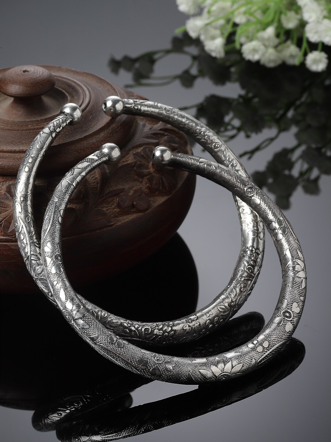 Sanjog Set Of 2 Silver-Plated Engraved Tribal Design Adjustable Oxidized Kada Anklets
Sanjog Set Of 2 Silver-Plated Engraved Tribal Design Adjustable Oxidized Kada Anklets